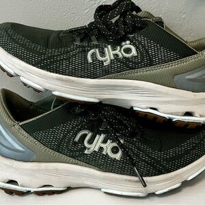 Women’s 7.5 Ryka shoes good used condition